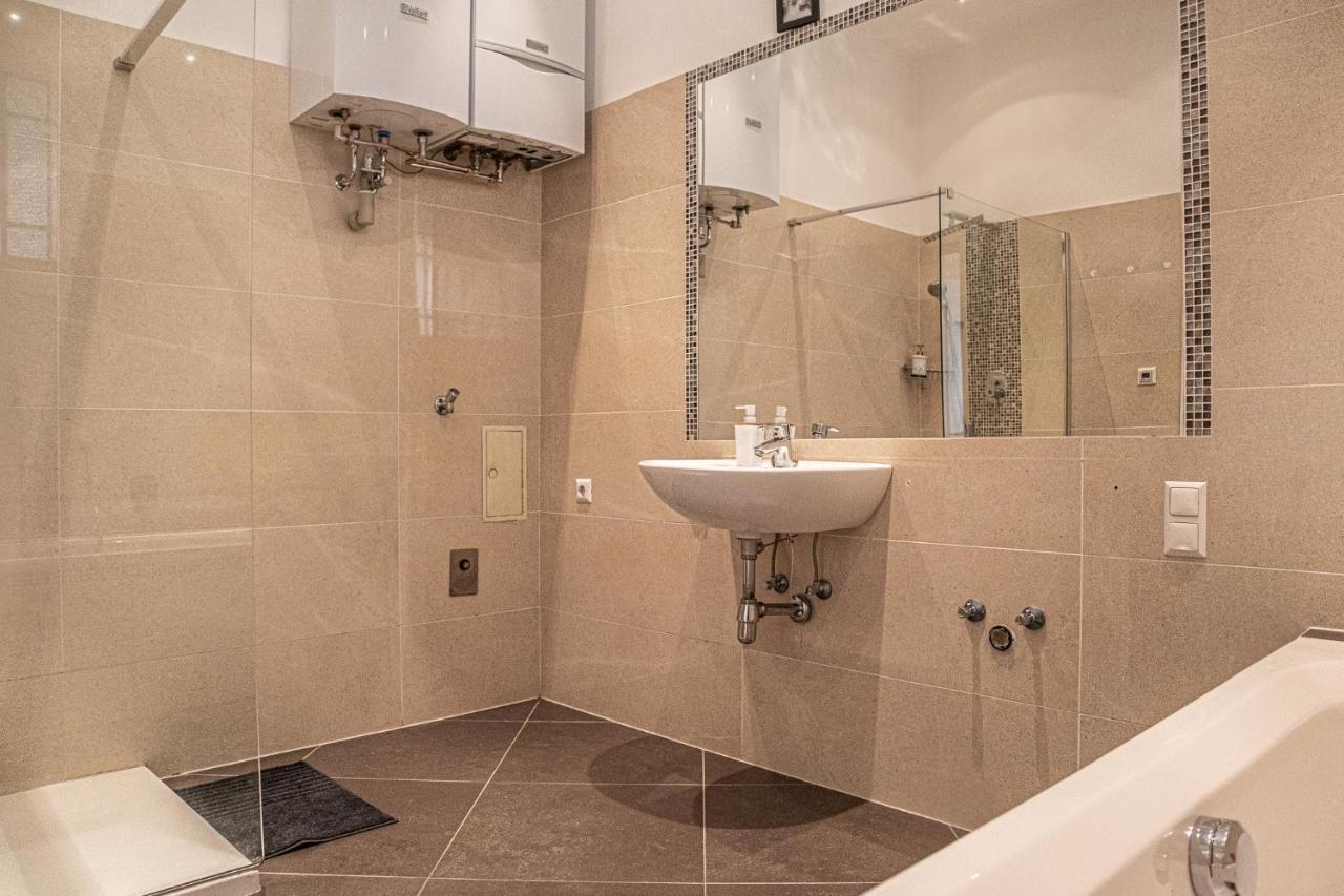 Special Vintage Viennese Apartment - 12Min F Downtown Екстер'єр фото
